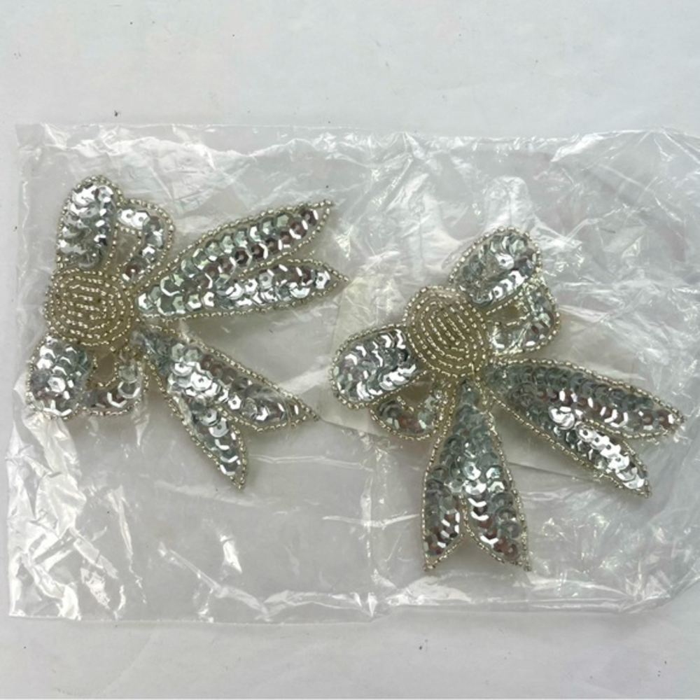 Metallic‎ Silver Sequins Bow Appliqué